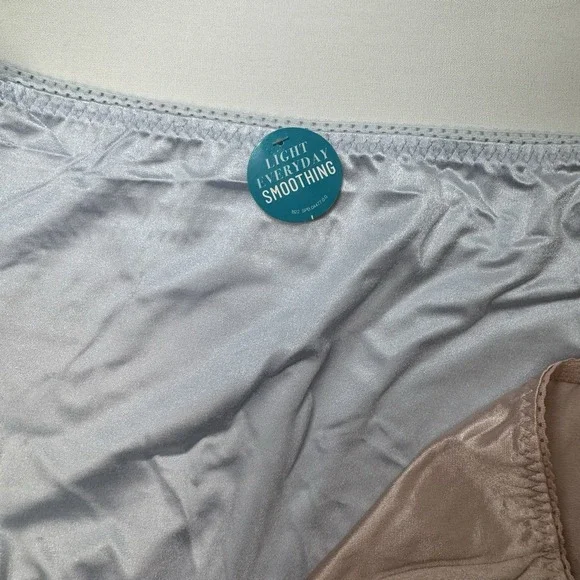 Vanity Fair Smoothing Brief Panties 3X Plus Light Control Nylon NWOT Beige Blue - Picture 3 of 10